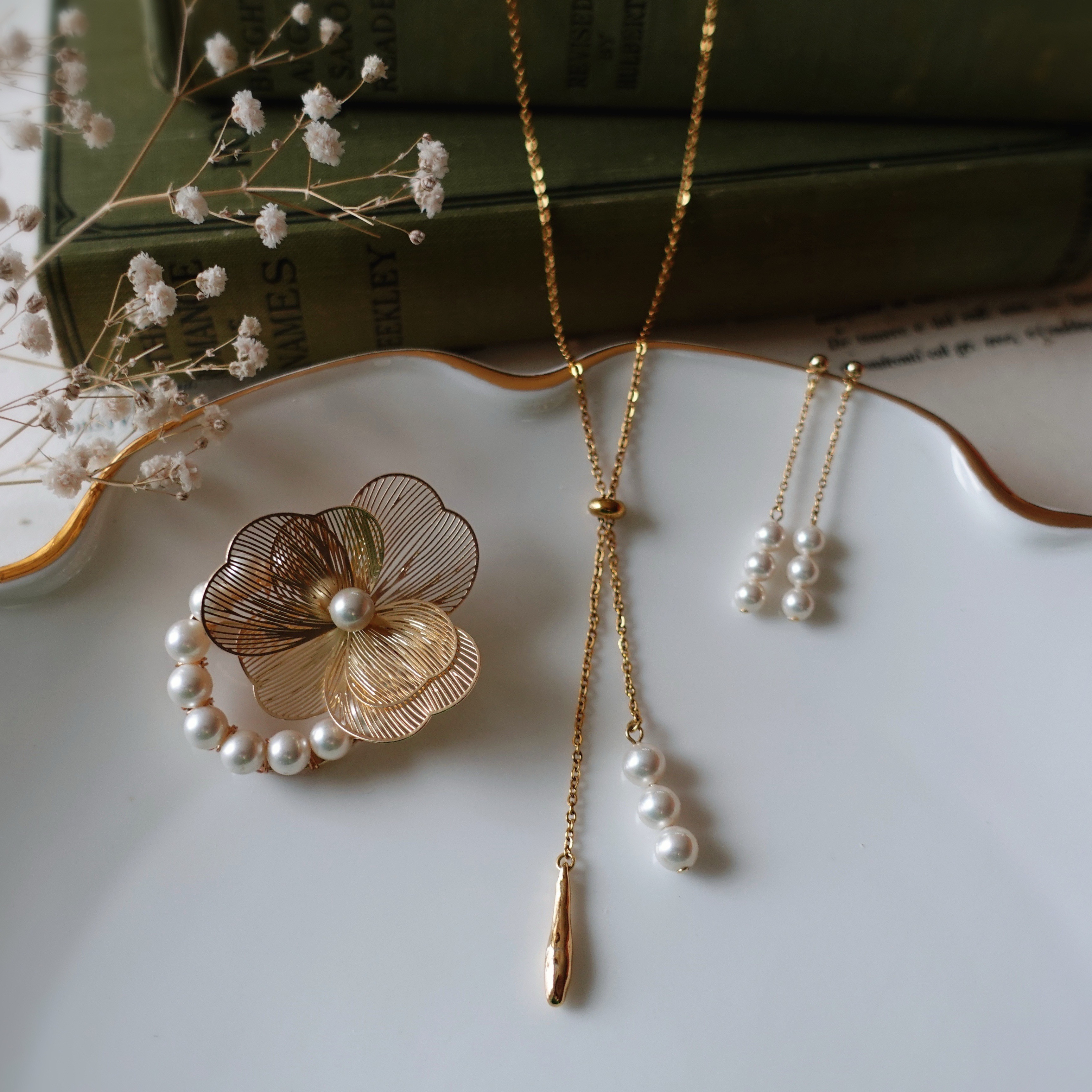 3点セット 透かしお花ブローチ・スライドネックレス・3連パールピアス/イヤリング    /  フォーマル ハレの日