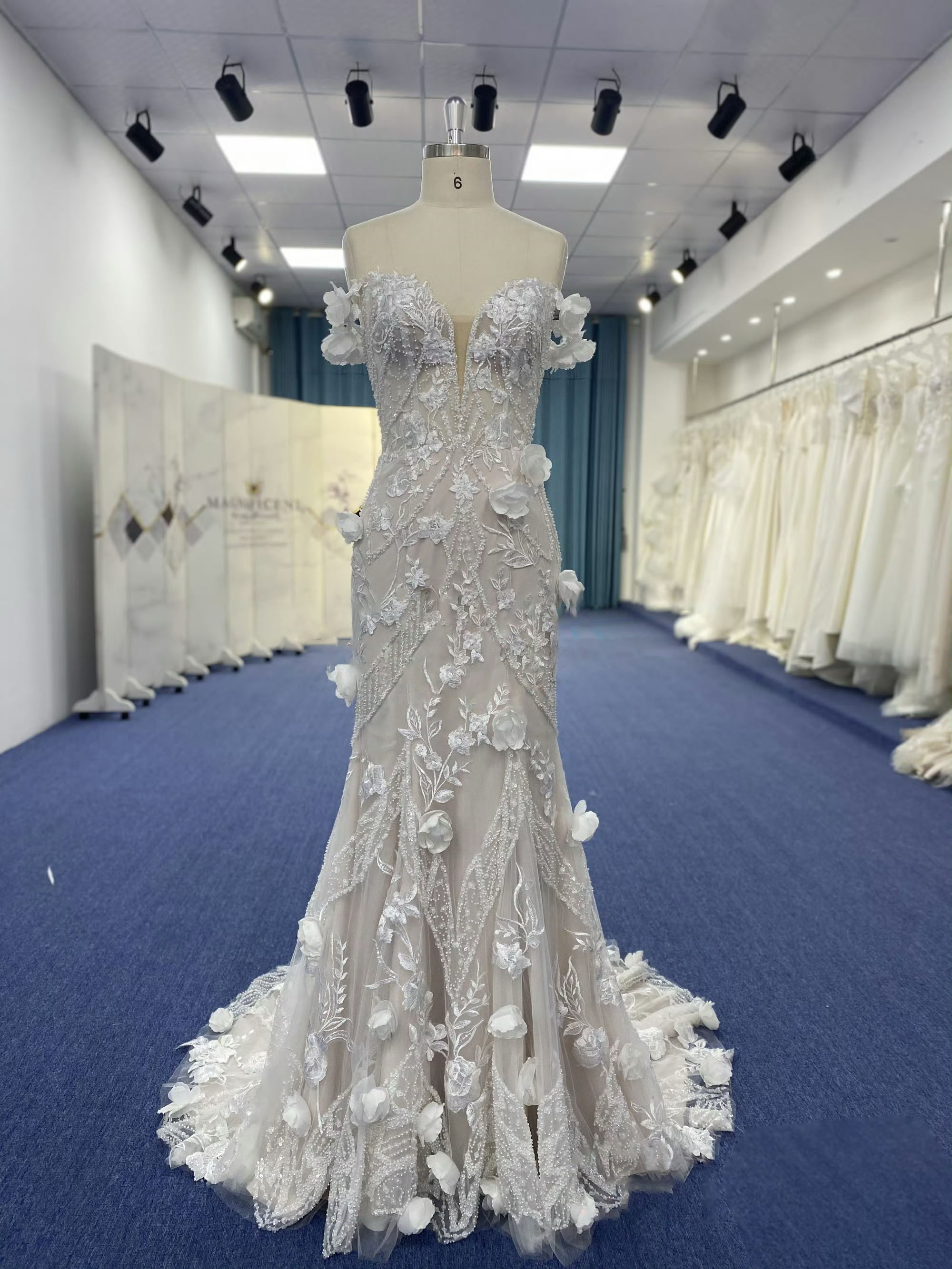 花飾り付き　二の腕を隠せる　マーメイド　ウェディングドレス　アンティークなドレス　レース　可愛い　人気　前撮り2次会結婚