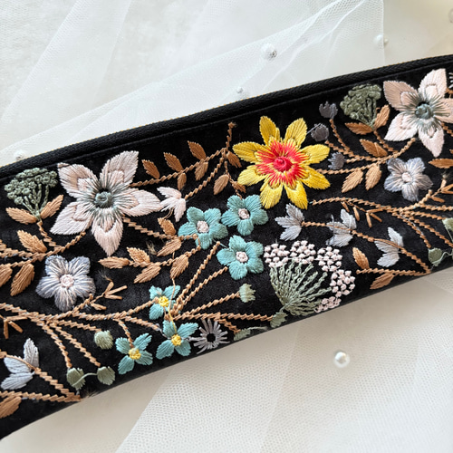 インド刺繍リボンのペンケース⌘ BLACK ⌘合成皮革製 花柄 筆箱