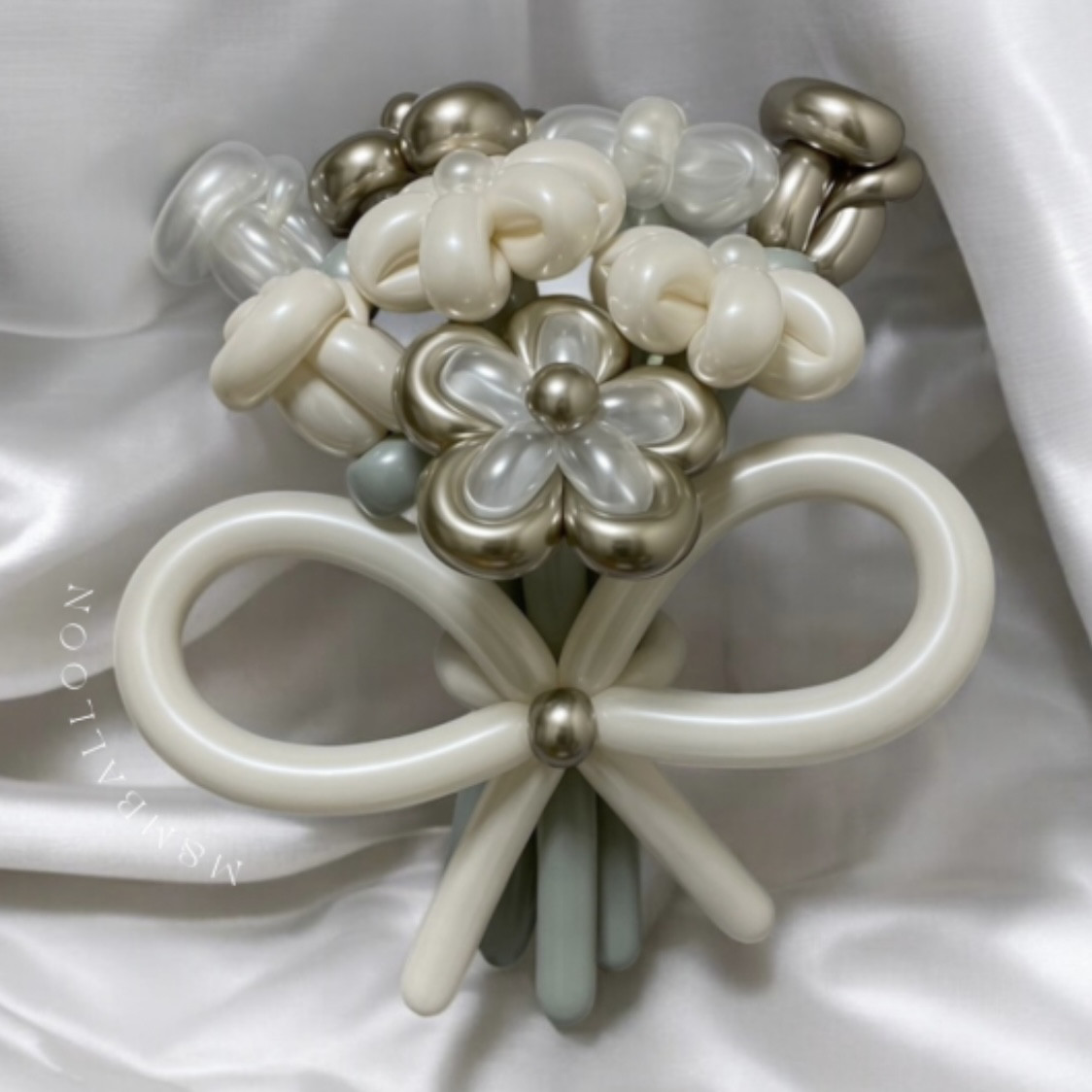 MIXフラワーバルーンブーケ【アイボリーxグリーン】バルーンギフト バルーン花束 誕生日プレゼント