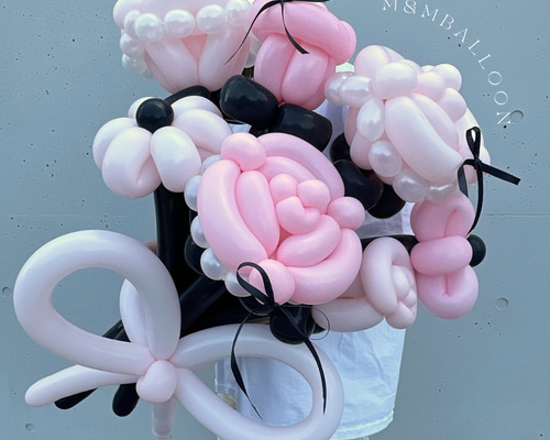 バラ　バレエコア　リボンブーケ　ウェディングブーケ　アーティフィシャルフラワー バレエコア🩰 トレンドがウェディングまで広がってきて 細めのリボンや