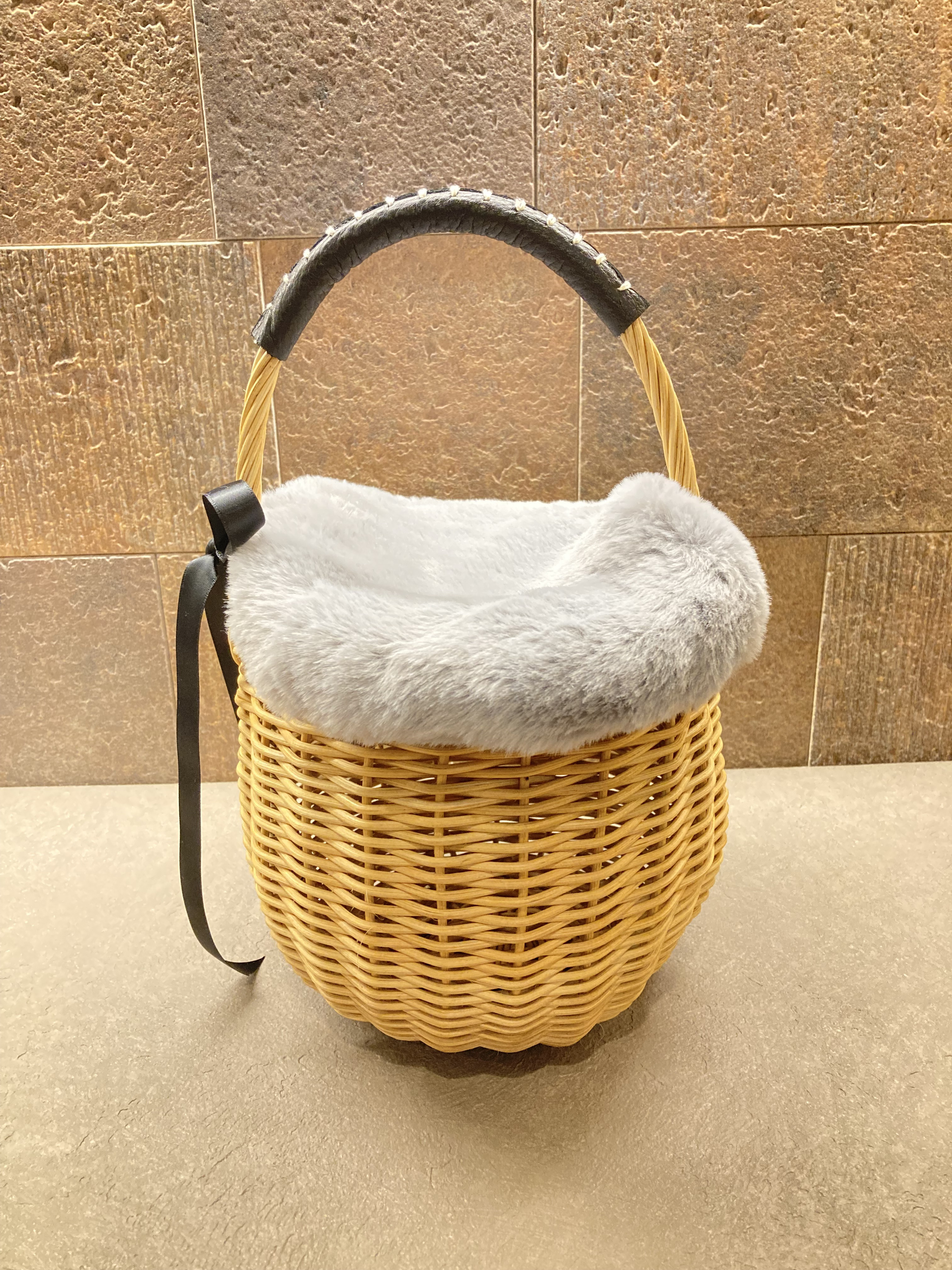 ワンハンドルのカゴバッグ/あったかふわふわカバー付き