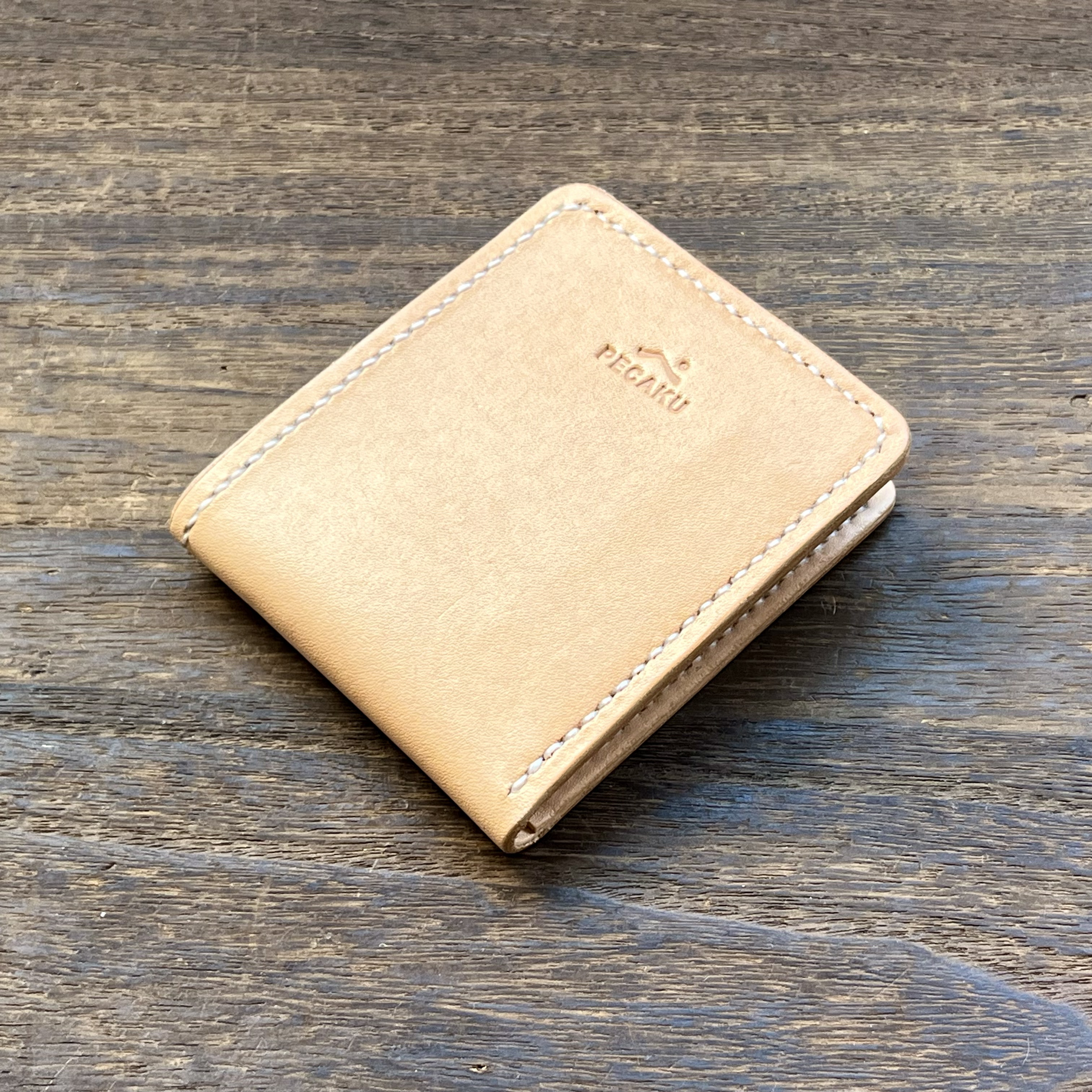 PECAKU （ペカク）【本革】【手縫】【姫路レザー】二つ折りウォレット　シンプルでかわいい男女兼用