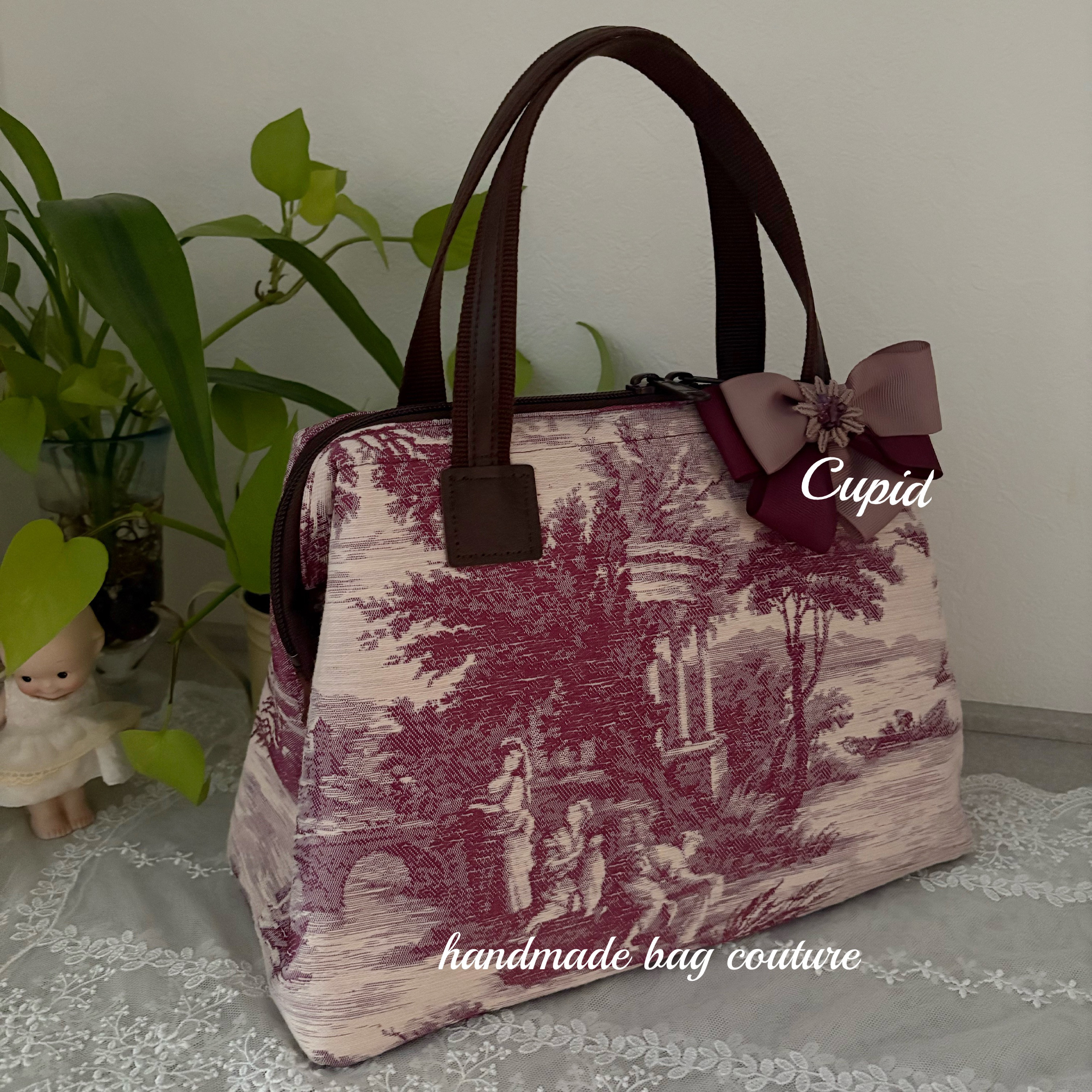 トルコ輸入　トワルドジュイ柄使ったカパっと開閉軽量2wayボストンバッグ(リボンコサージュ付き)