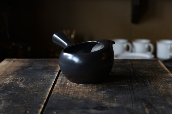 【手軽に使えて便利】「たっぷり飲みたいほうじ茶などにもおすすめ」　愛知県常滑産・蓋なし急須・大きめ500cc 3枚目の画像
