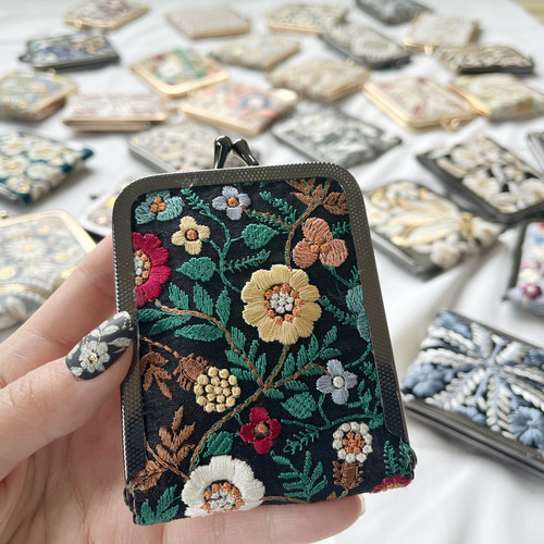 完成品販売【がま口アクセサリーポーチ】インド刺繍リボン 携帯