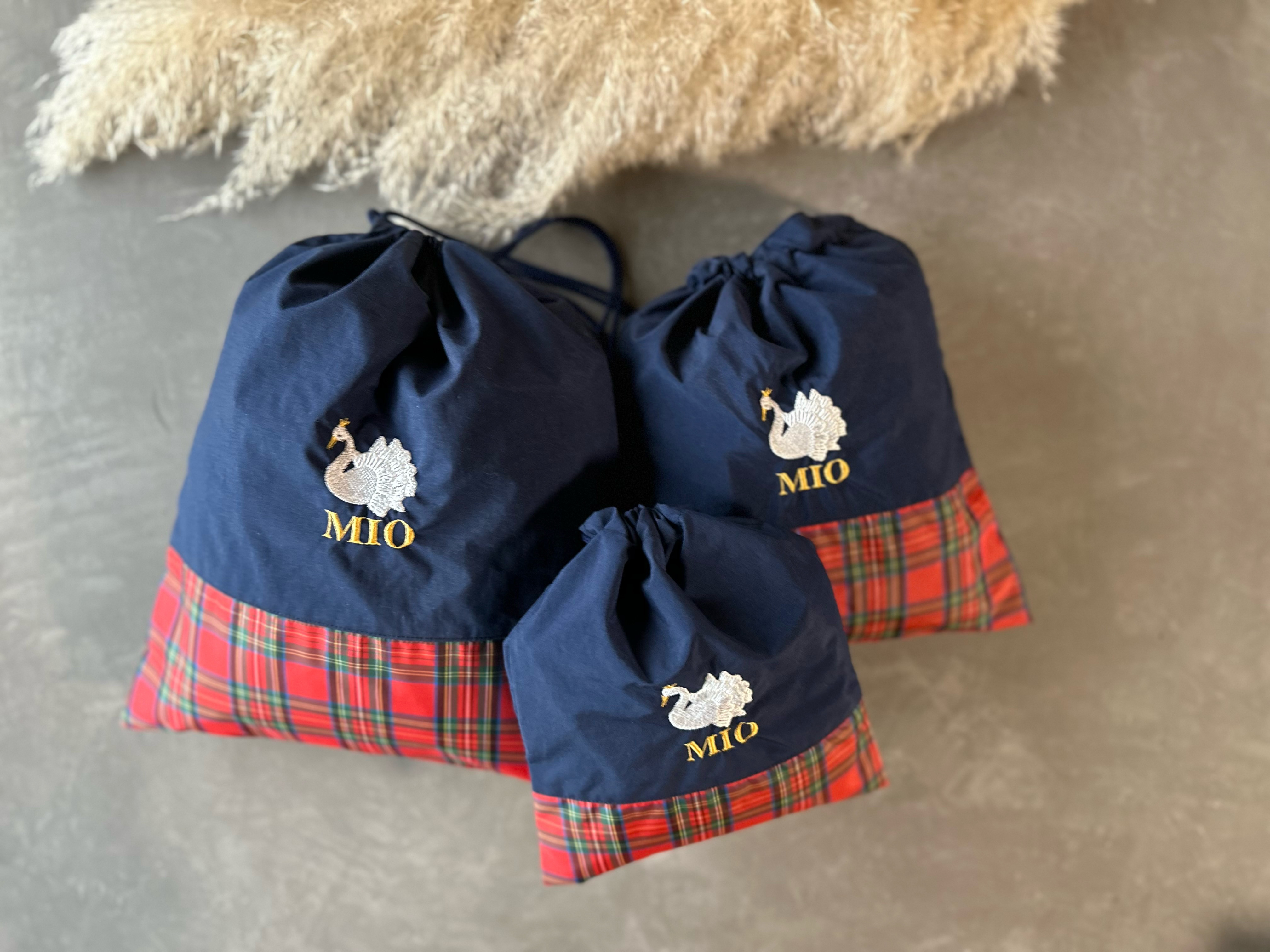 スワンシリーズ巾着3点セット【サイズオーダー可】　名入れ　女の子　赤　チェック　体操服袋　シューズ袋　コップ袋　サイ