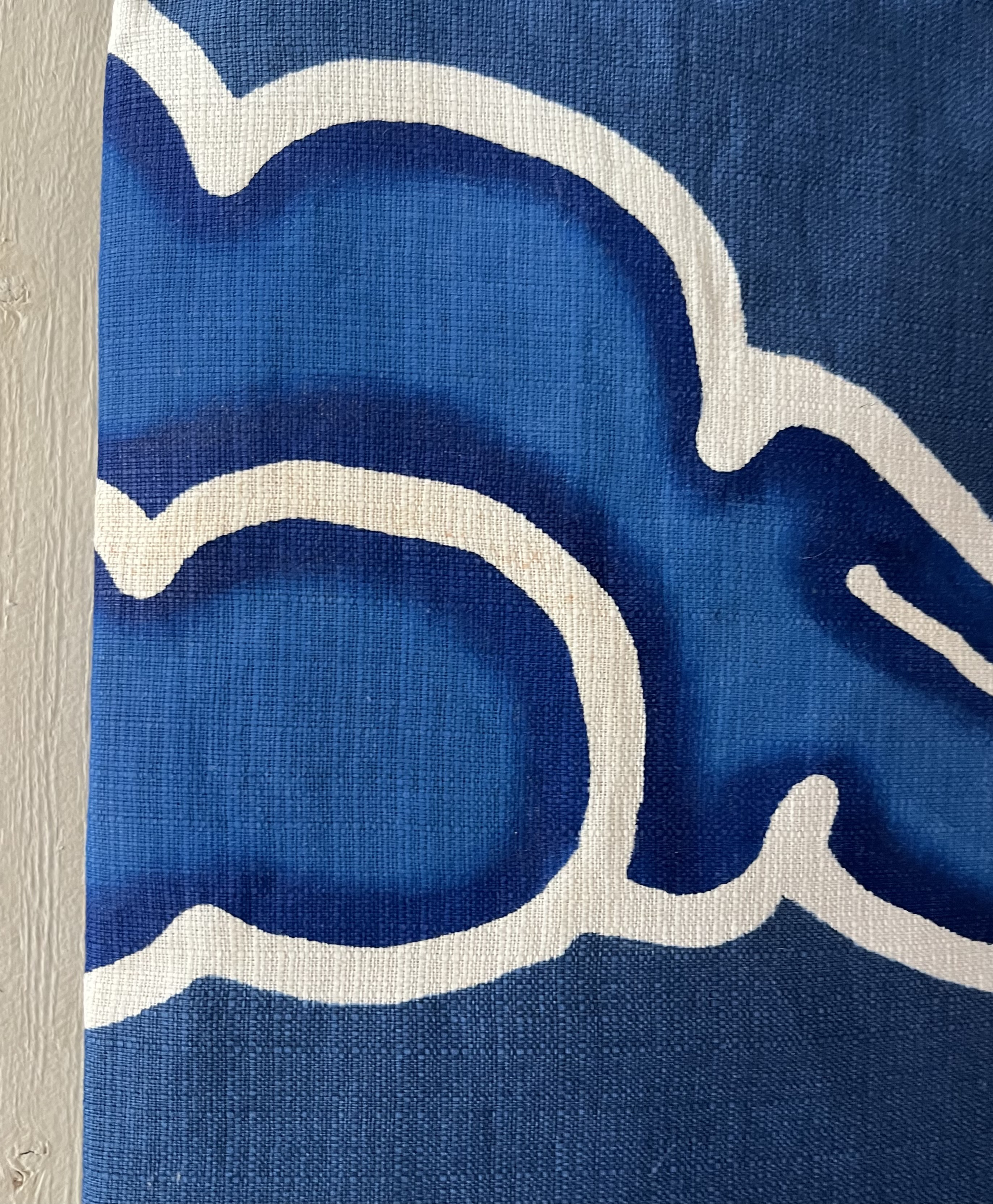 【日本国内送料無料】手染め筒描き/紅型（びんがた）の個性的な縦長の手提げバッグ/瑞雲