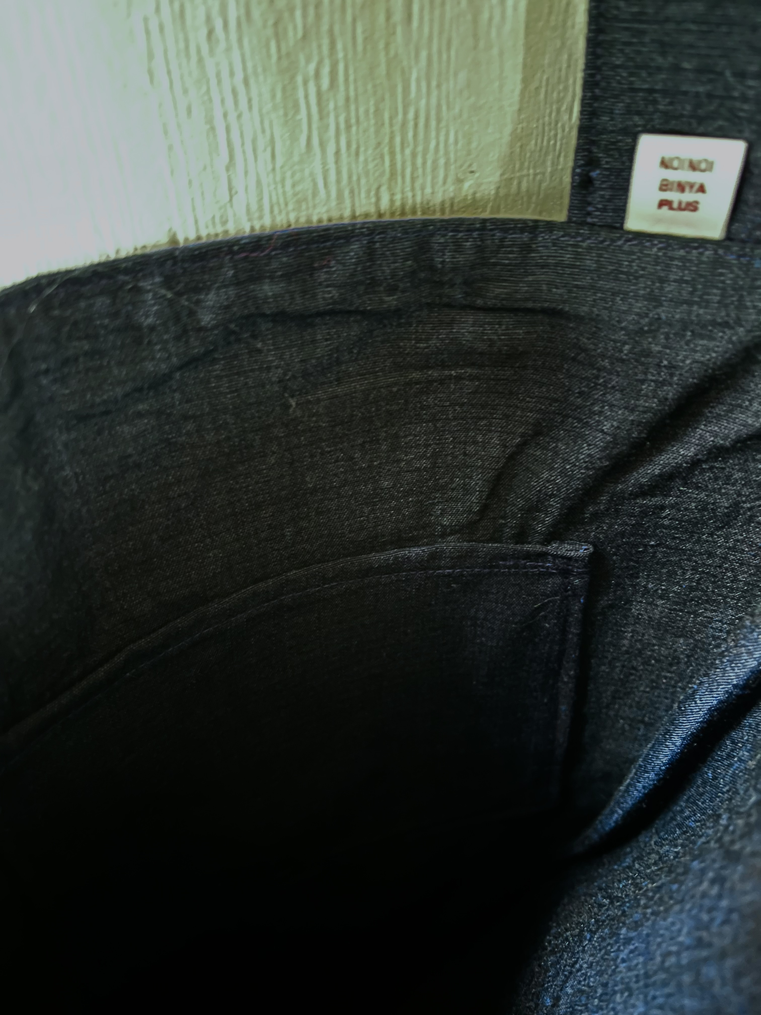 【日本国内送料無料】手染め筒描き/紅型（びんがた）の個性的な縦長の手提げバッグ/瑞雲