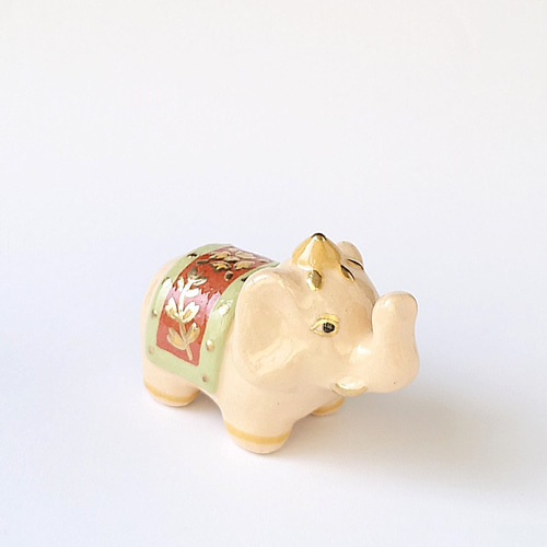 神聖な雰囲気漂う白い象さん 白象 ミニ楽置物（敷物付） 陶器 その他