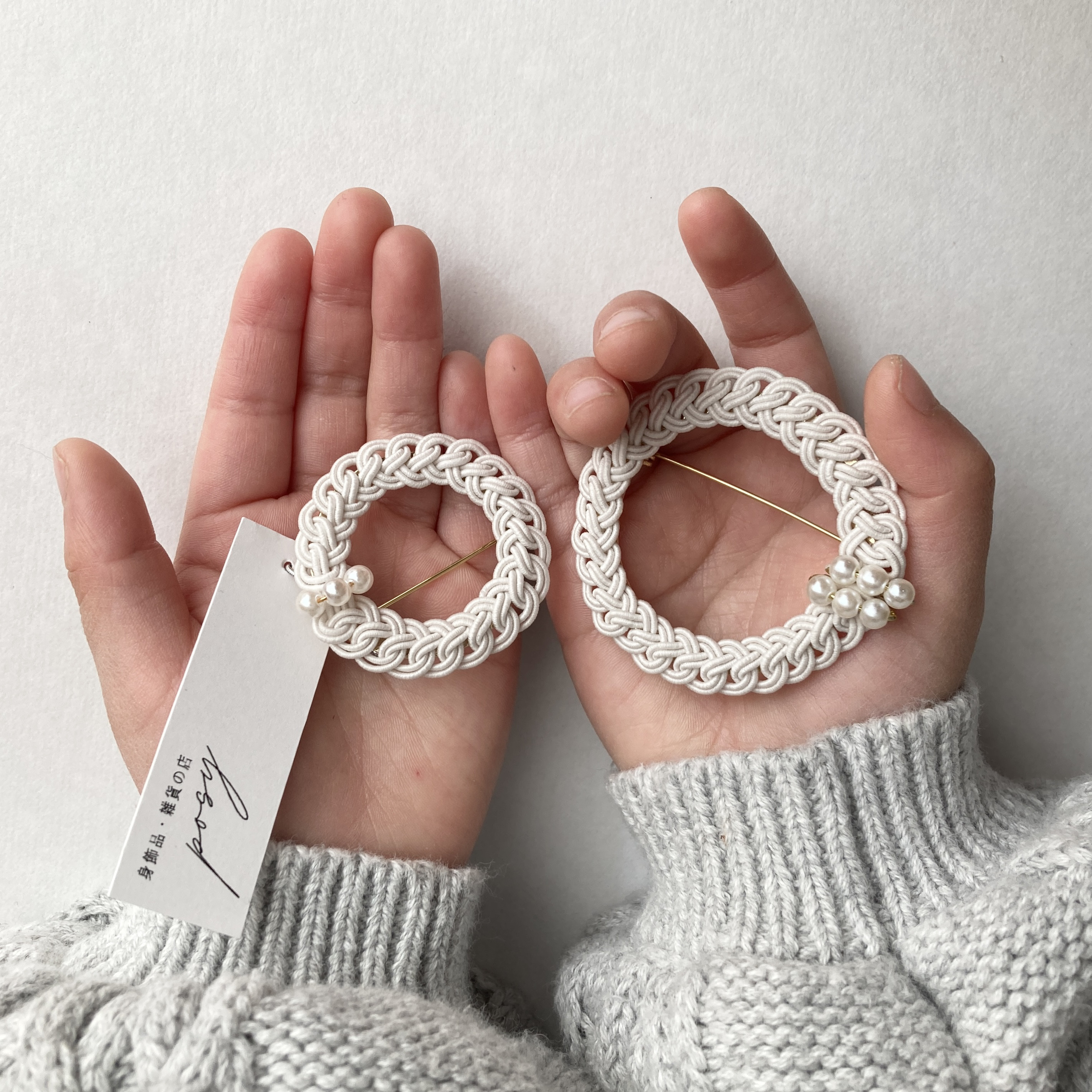 ⭐️送料無料⭐️ 入園 入学 卒園 箱入り 親子で大小お揃い 水引ブローチ PEARL ホワイト 親子セット パール付き