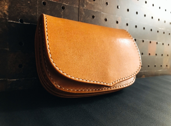 お札が折れない！ミドルトラッカーウォレット 3層 ブラス 栃木レザー ◇ トラッカーウォレット ミニ ◇ お札を折らない 幅広タイプ 茶芯