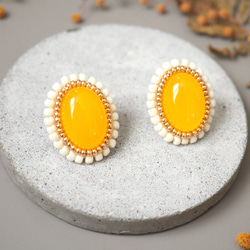 [特集掲載]  mimosa ミモザ　天然石イエローカルセドニーの刺繍　ピアス/イヤリング 3枚目の画像