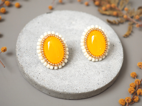 [特集掲載]  mimosa ミモザ　天然石イエローカルセドニーの刺繍　ピアス/イヤリング 3枚目の画像