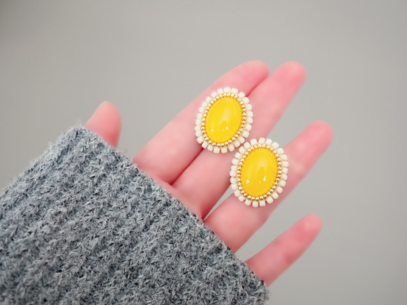 [特集掲載]  mimosa ミモザ　天然石イエローカルセドニーの刺繍　ピアス/イヤリング 8枚目の画像