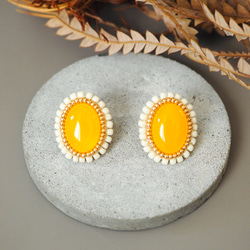 [特集掲載]  mimosa ミモザ　天然石イエローカルセドニーの刺繍　ピアス/イヤリング 2枚目の画像