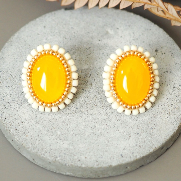 [特集掲載]  mimosa ミモザ　天然石イエローカルセドニーの刺繍　ピアス/イヤリング 7枚目の画像