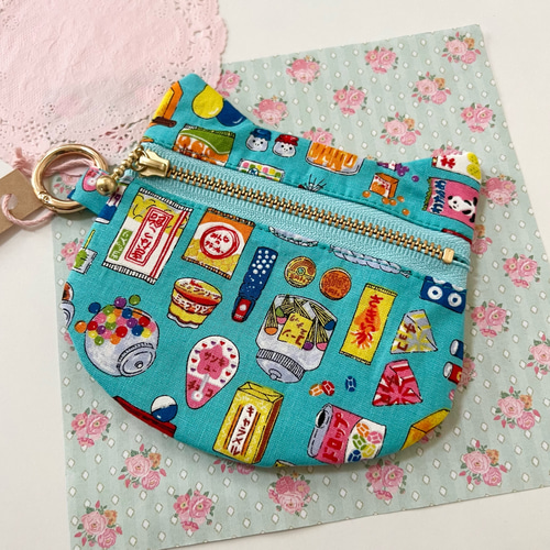 ぺたんこ猫ポーチ☆昭和レトロ☆駄菓子柄☆コインケース☆カラビナつき 