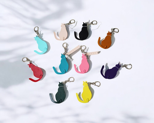 愛おしい後ろ姿の猫ちゃんキーホルダー【名入れ等可能】 革小物 レザー