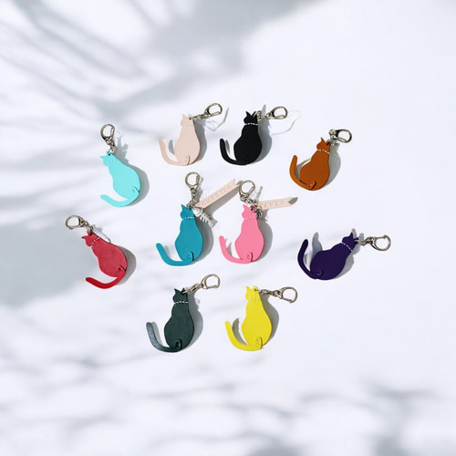 愛おしい後ろ姿の猫ちゃんキーホルダー【名入れ等可能】 革小物 レザー