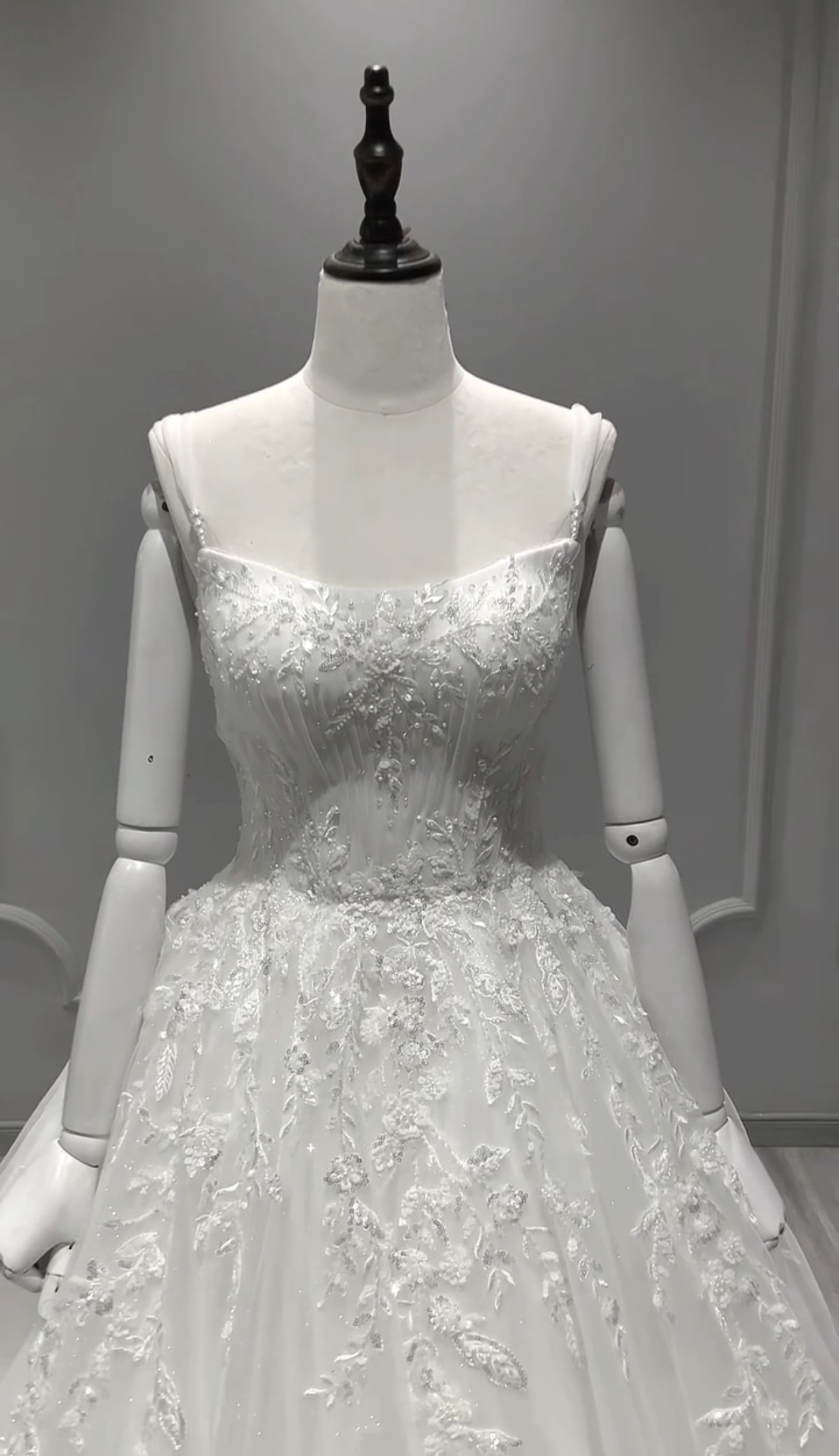 高品質　ホワイト　上品　優雅　Aライン　エレアガントなシルエット　ワンピース　チュール　美しいレース付き2次会パーティー