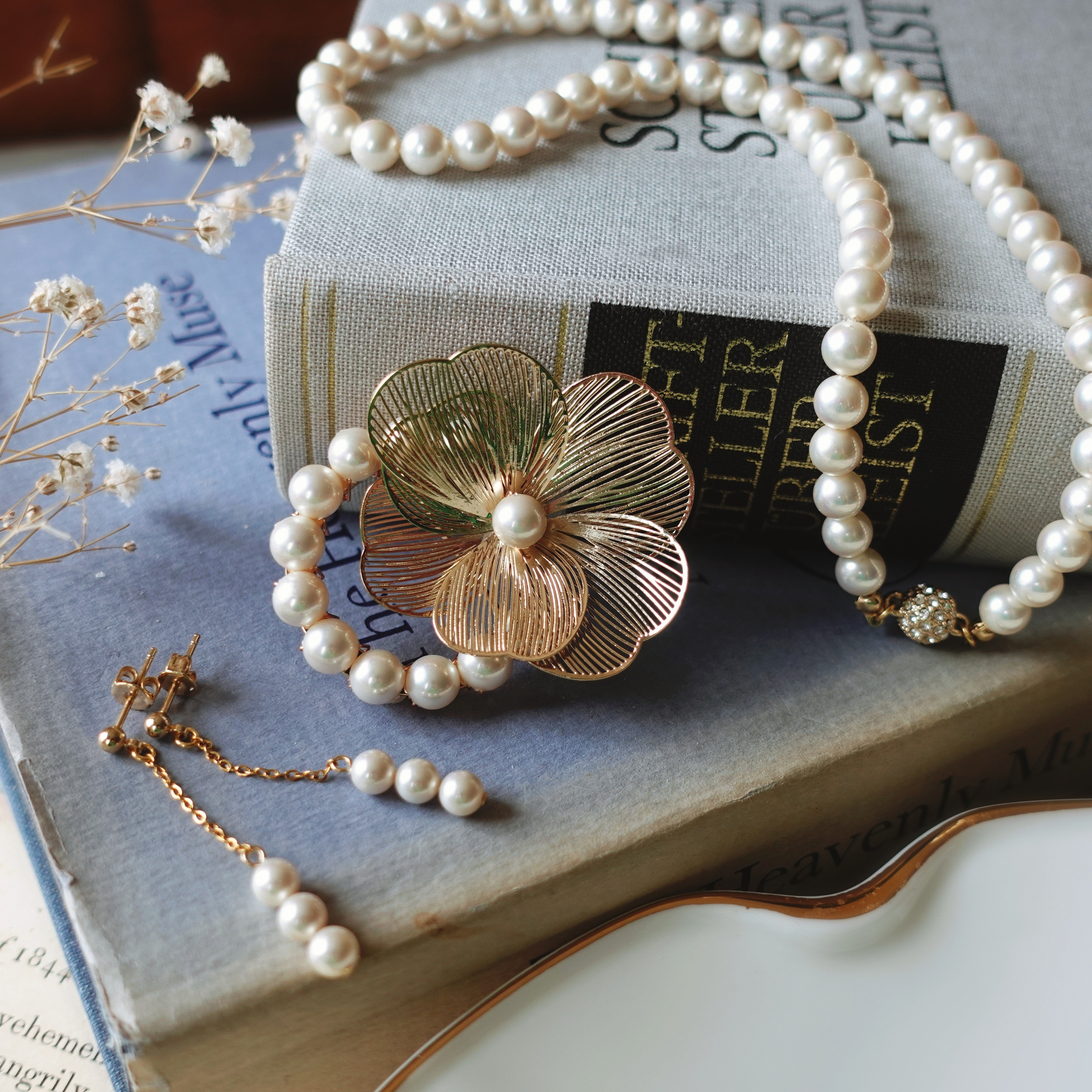 3点セット 透かしお花ブローチ・ネックレス・3連パールピアス/イヤリング    /  フォーマル ハレの日