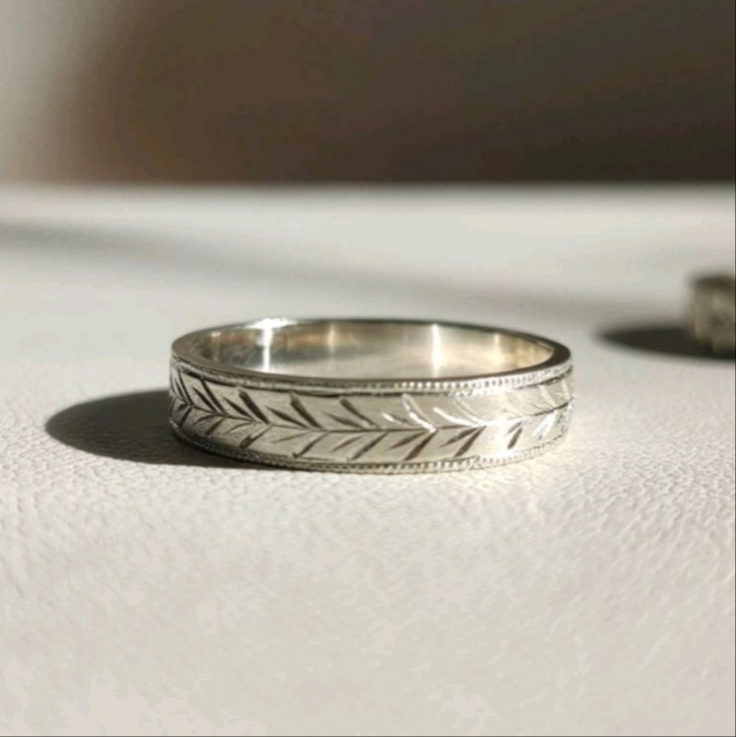 シルバーリング 彫り模様 月桂樹 ミル打ち メンズ レディース ユニセックス SV925 地金 彫金 モダン 普段使い