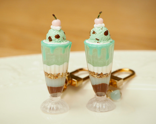 セール価格！】ピンクのさくらんぼ♡チョコミントパフェ その他雑貨
