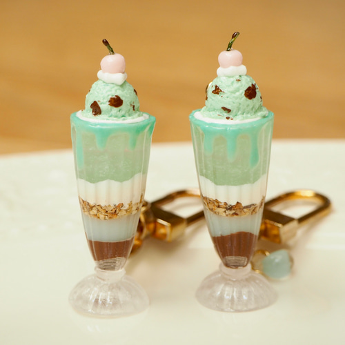 セール価格！】ピンクのさくらんぼ♡チョコミントパフェ その他雑貨
