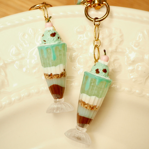 セール価格！】ピンクのさくらんぼ♡チョコミントパフェ その他雑貨