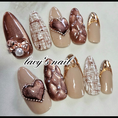 ブラウンマグネットぷっくりハートツイードガラスフレンチジェルネイル