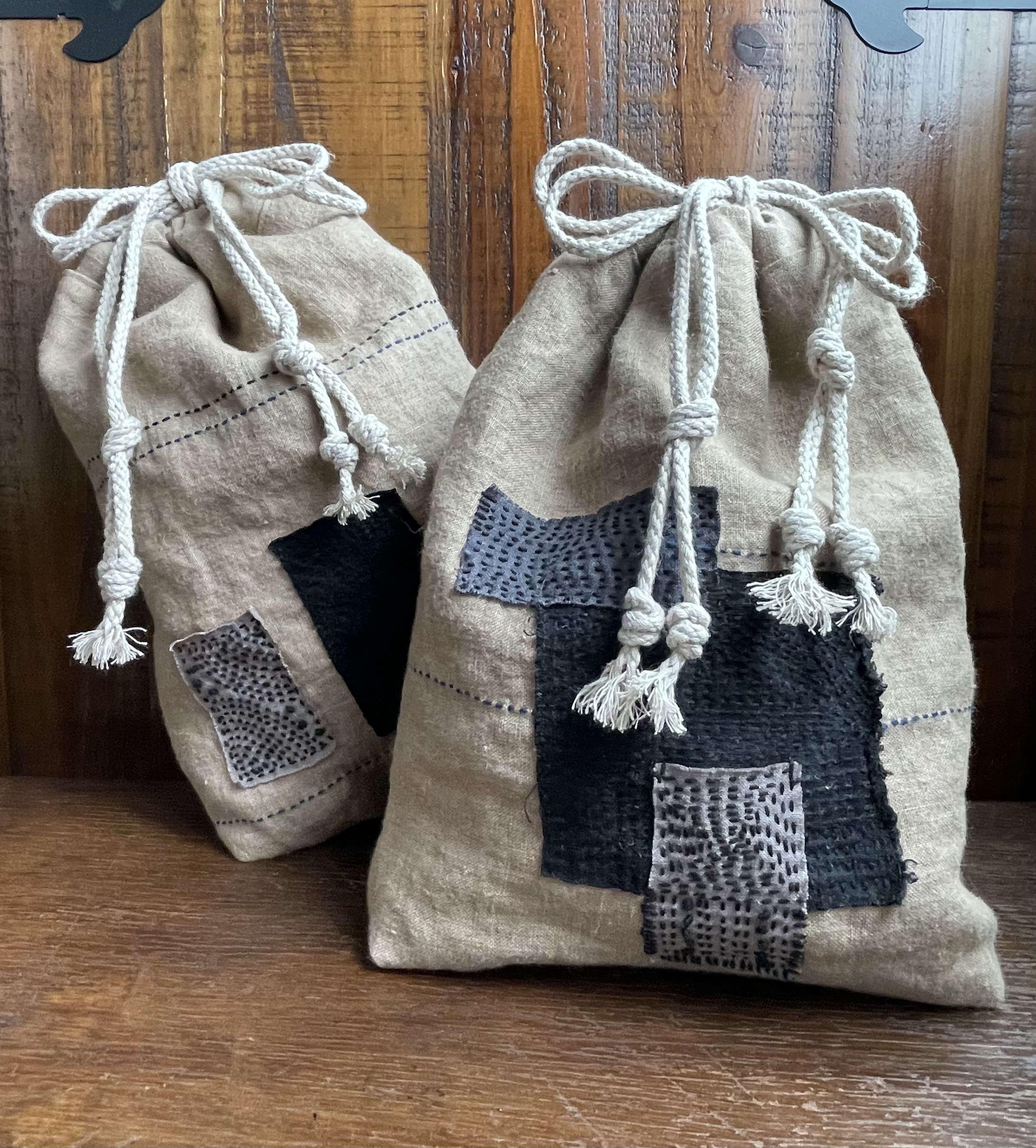 渋くてかわいい刺し子の２way巾着バッグ　両面起毛ベルギーリネン　モカベージュ　２点限定