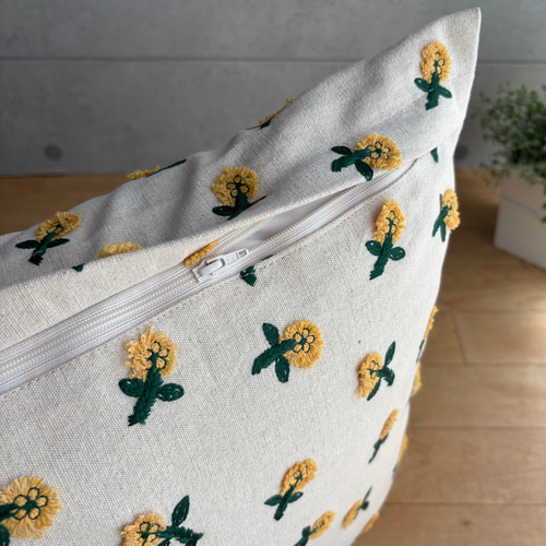 クッションカバー(45㎝×45㎝) たんぽぽ柄刺繍生地 クッション