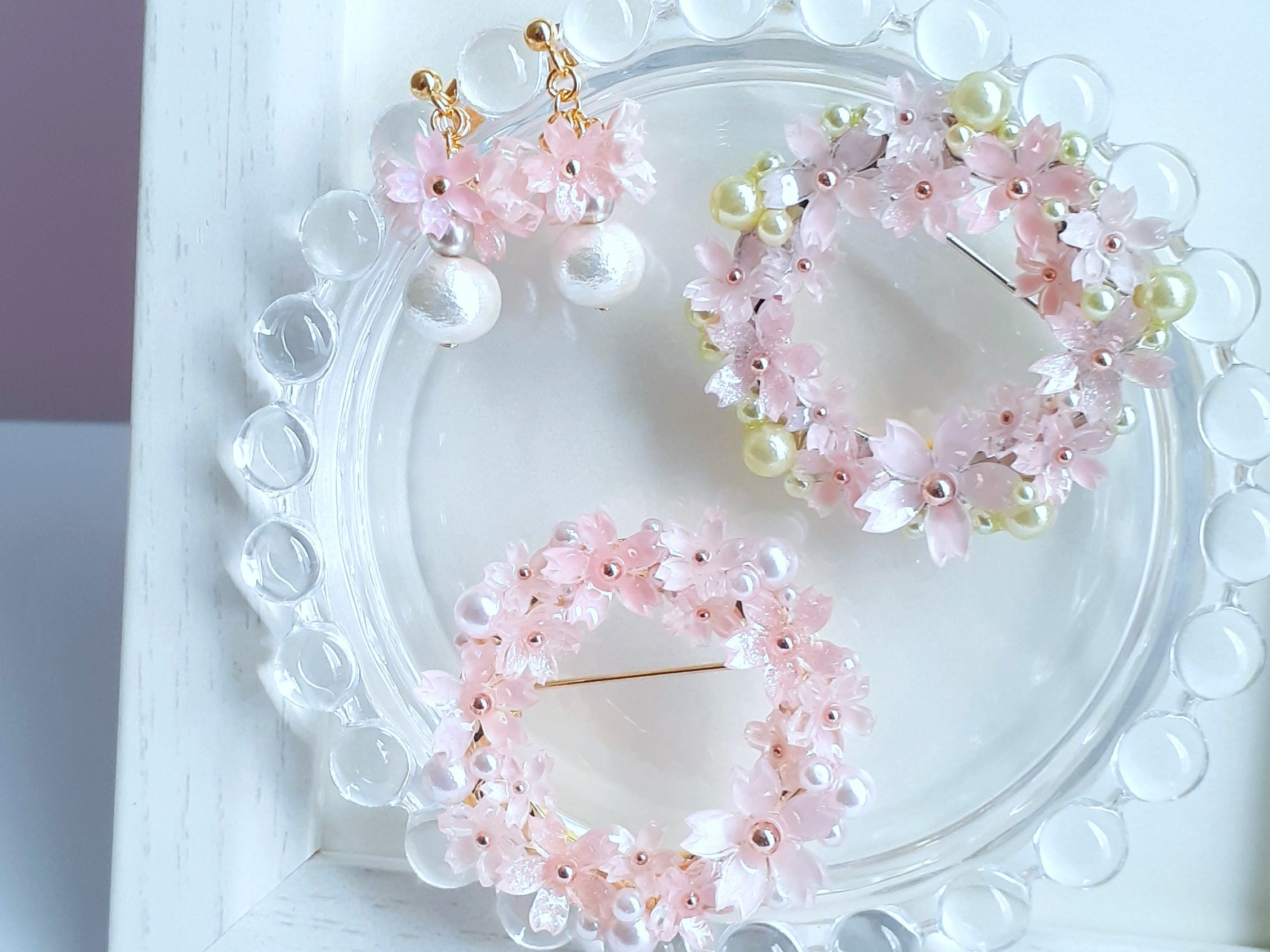 【２点セット】桜とコットンパールのピアス(イヤリング)と桜のブローチ