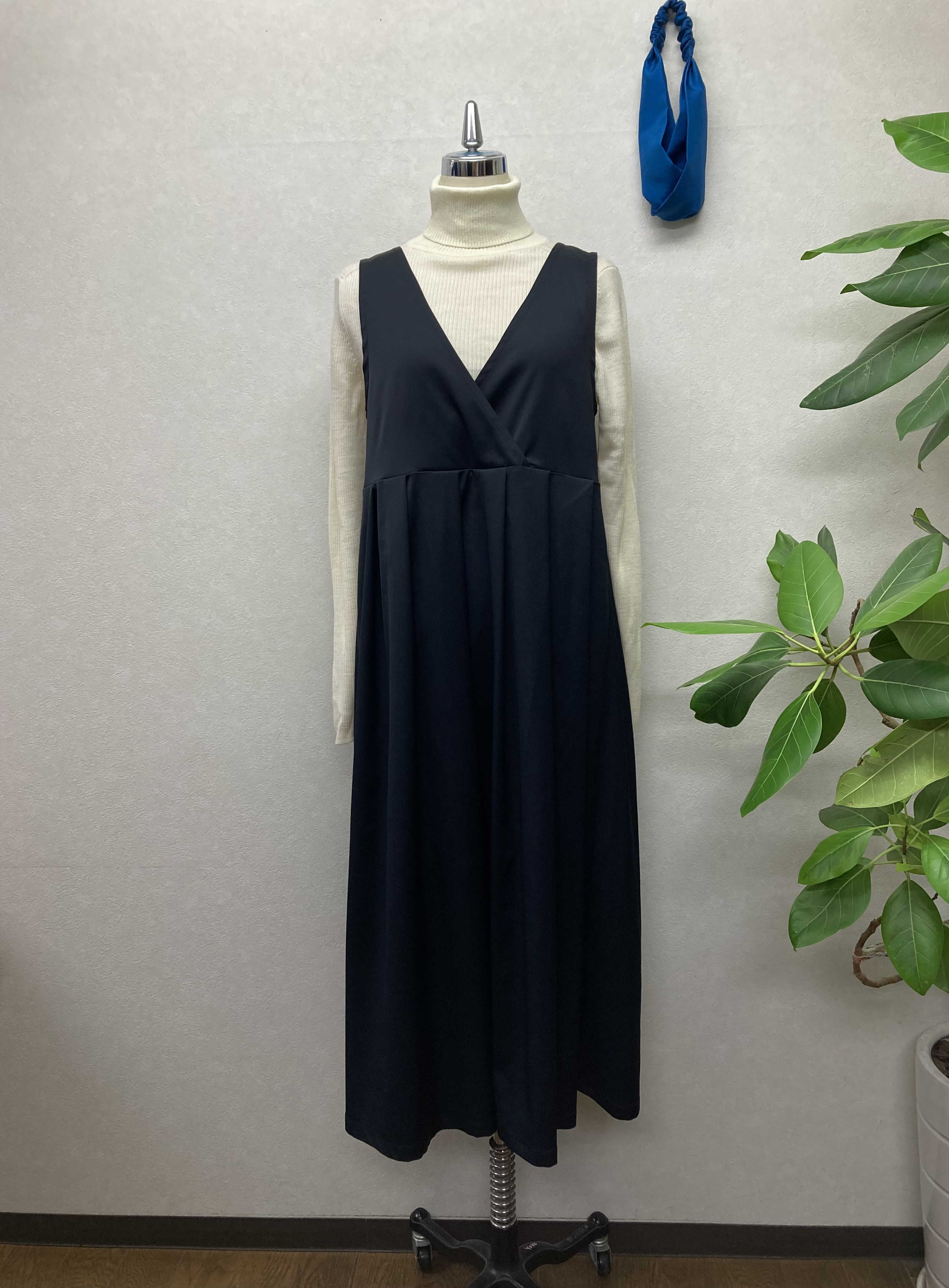 前後着用出来る♪タック＆カシュクールのジャンバースカート＊ストレッチブラック＊