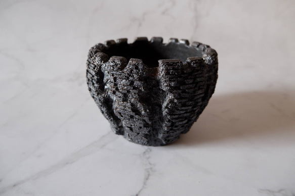 4号黒金彩裂紋鉢857　塊根植物　多肉植物　盆栽　植木鉢　作家鉢　鉢皿　沖縄 1枚目の画像