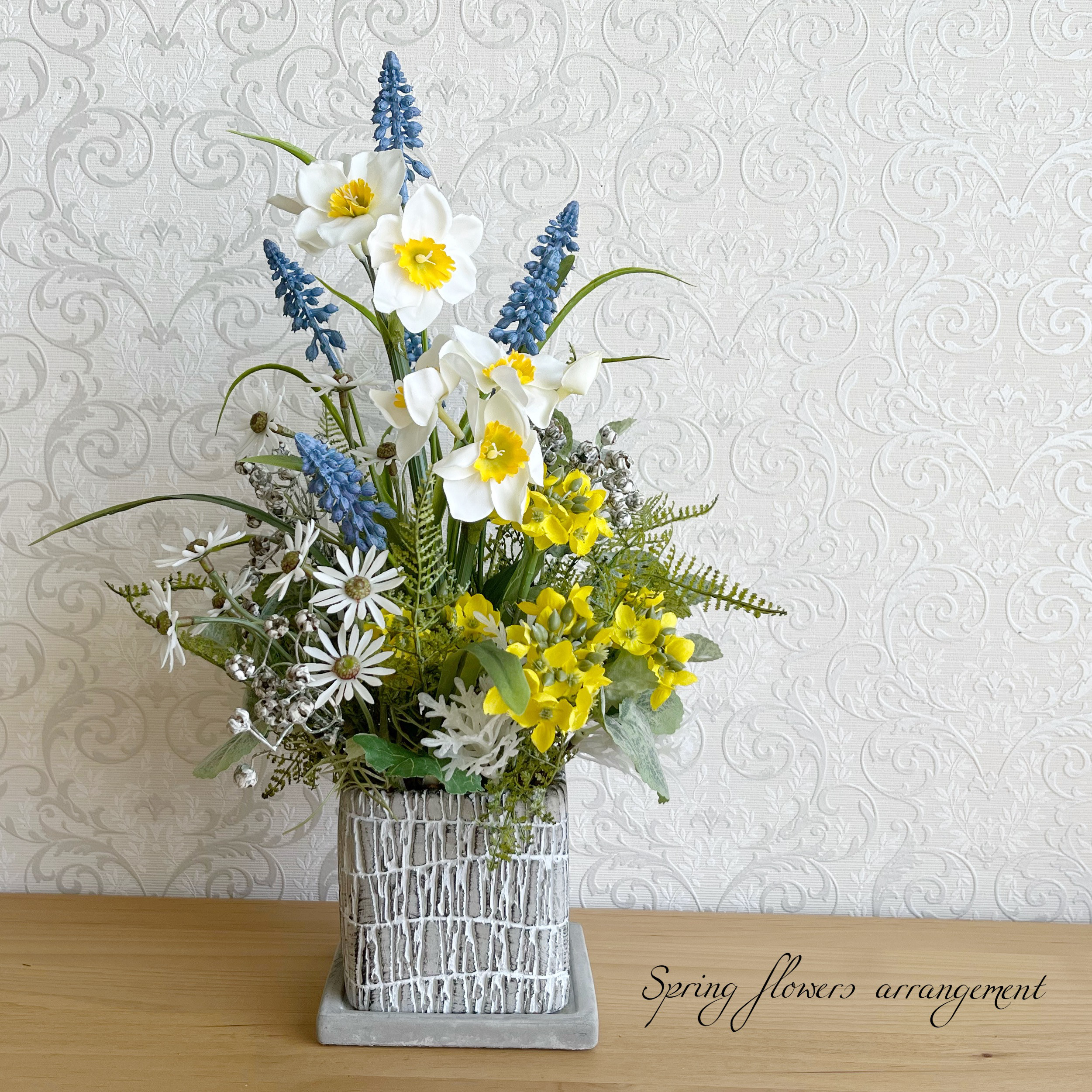 プランター　優しい色合いの春花フラワーアレンジメント