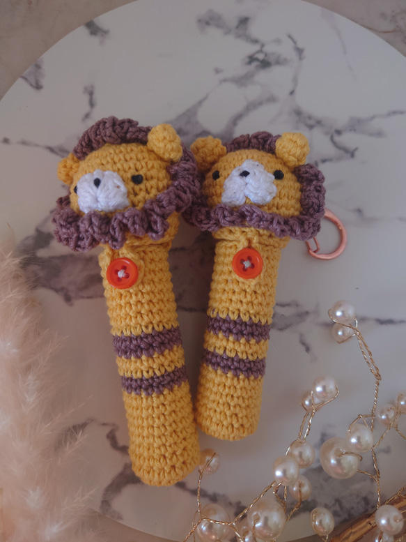 【送料無料】　リップクリームの長さが選べる らいおんちゃんリップケース バックチャーム 1枚目の画像