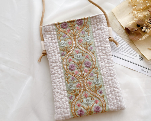 ＊daisy＊　インド刺繍ポシェット　2点　ハンドメイド 刺繍 ポシェット の人気通販｜Creema(クリーマ) 国内最大の