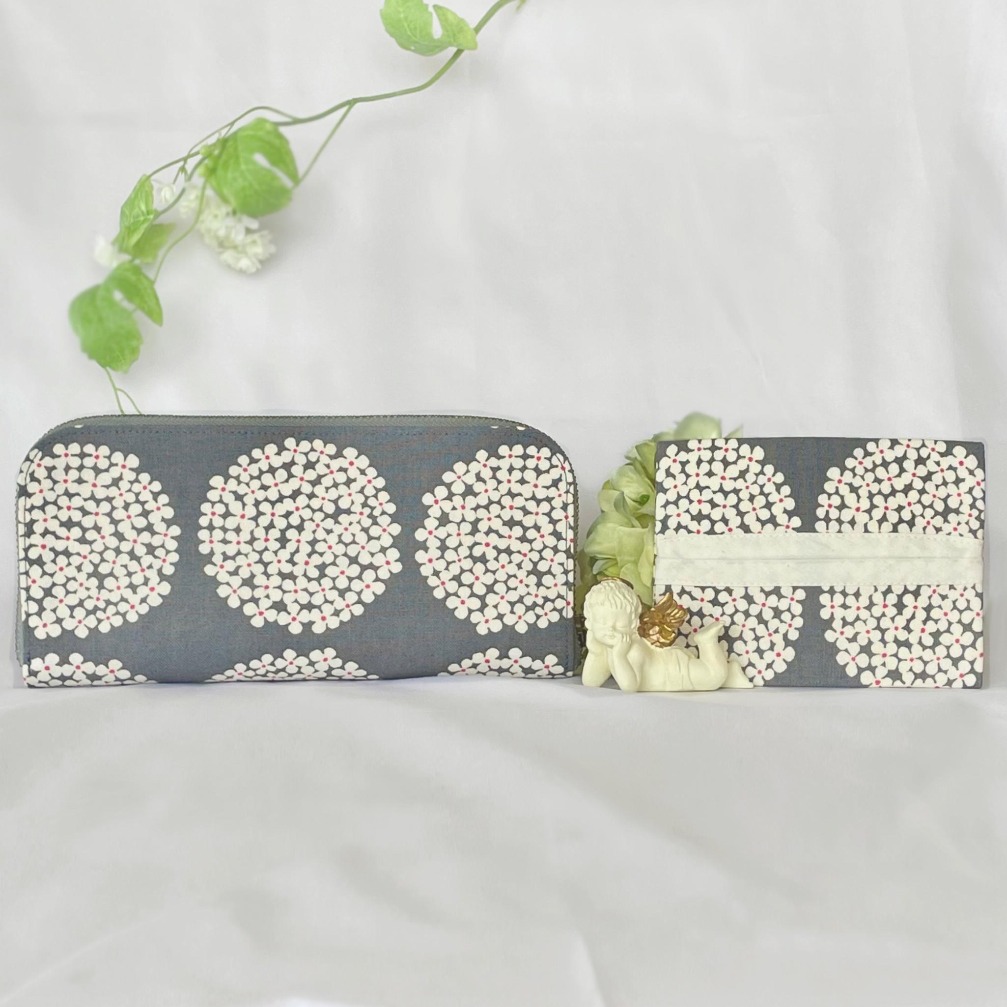 かわいい布で作った長財布　軽量なのに大容量！グレーフラワーサークル