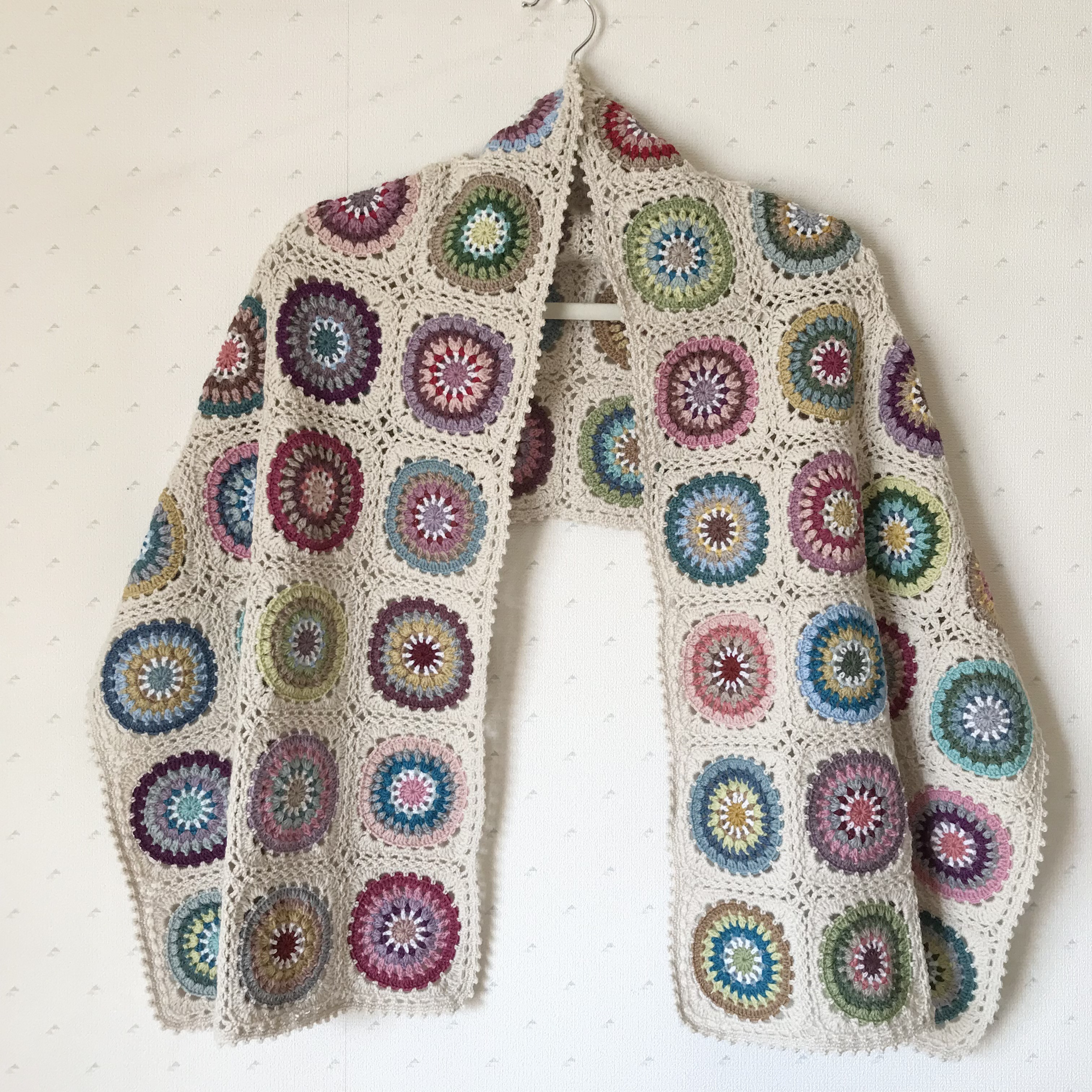 ウールのモチーフつなぎショール（まん丸モチーフ）