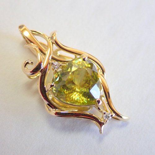 Sphene スフェーン ハートカット 2カラットアップ ペンダント