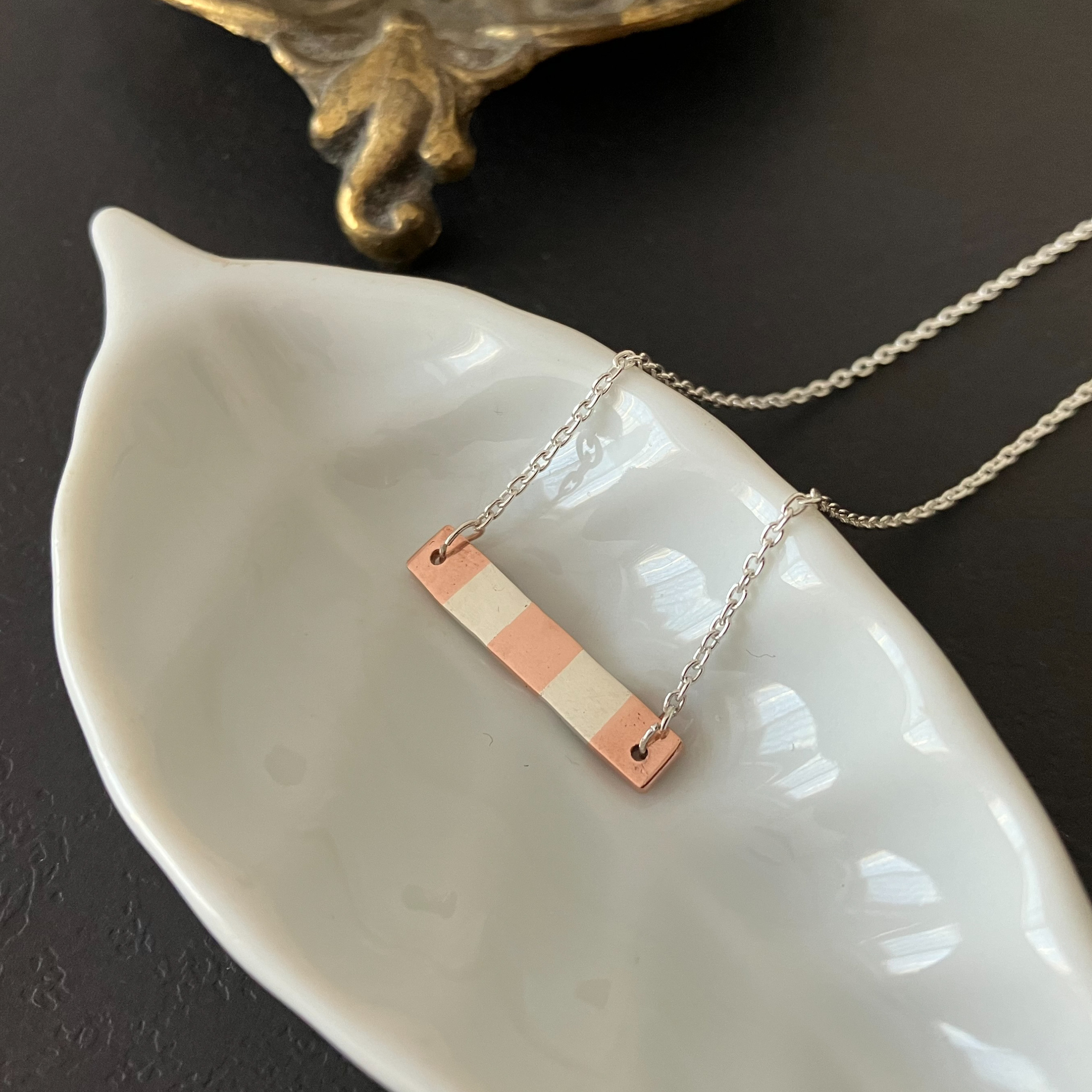 [two colors] necklace border