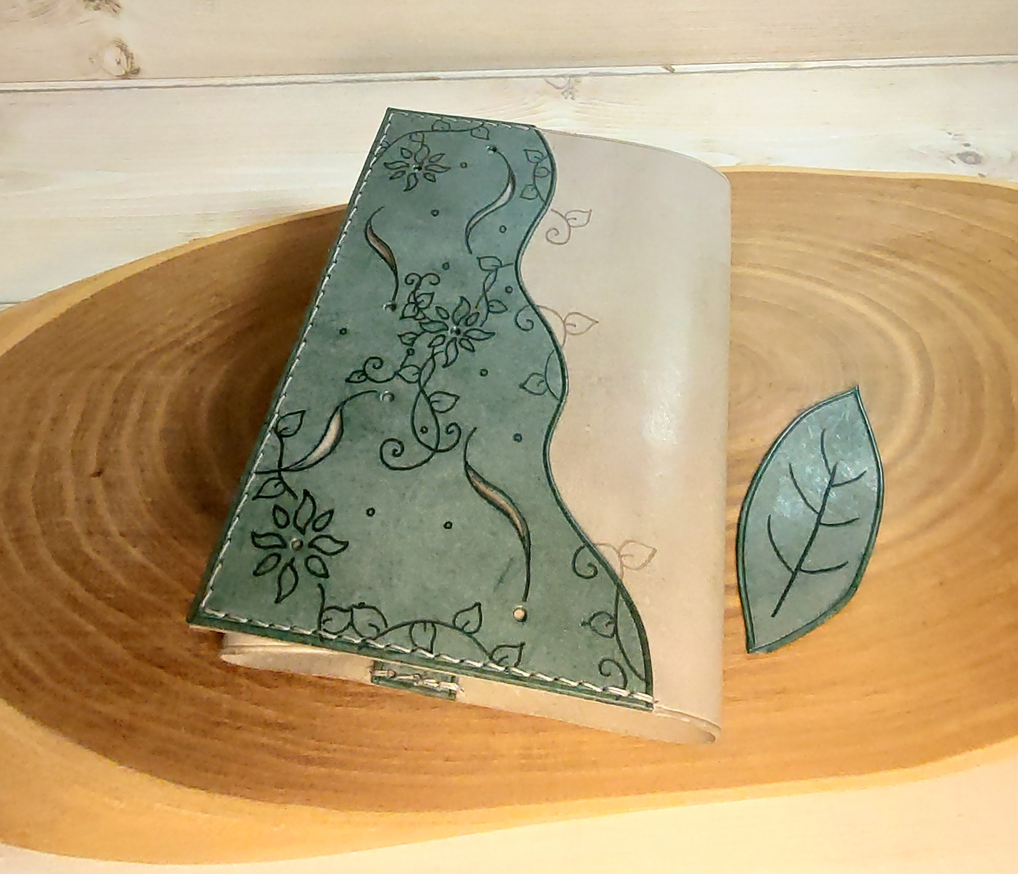 【葉っぱの栞付き】ブックカバー「ホタルの夜」