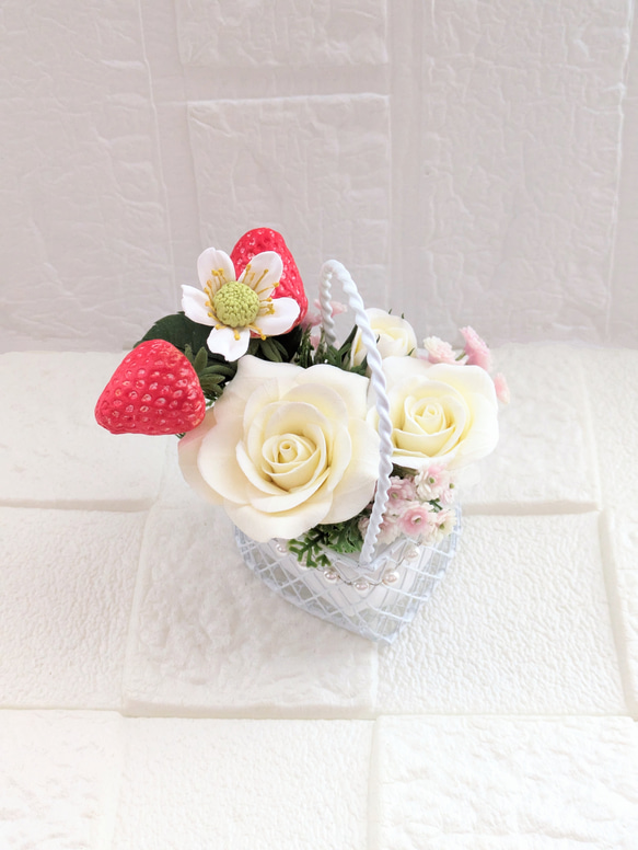 クレイフラワー❁ロココ調薔薇のフラワーアレンジメント❁ハンドメイド ロココ調薔薇✨粘土花✨陶器風✨クレイフラワー✨ハンドメイド