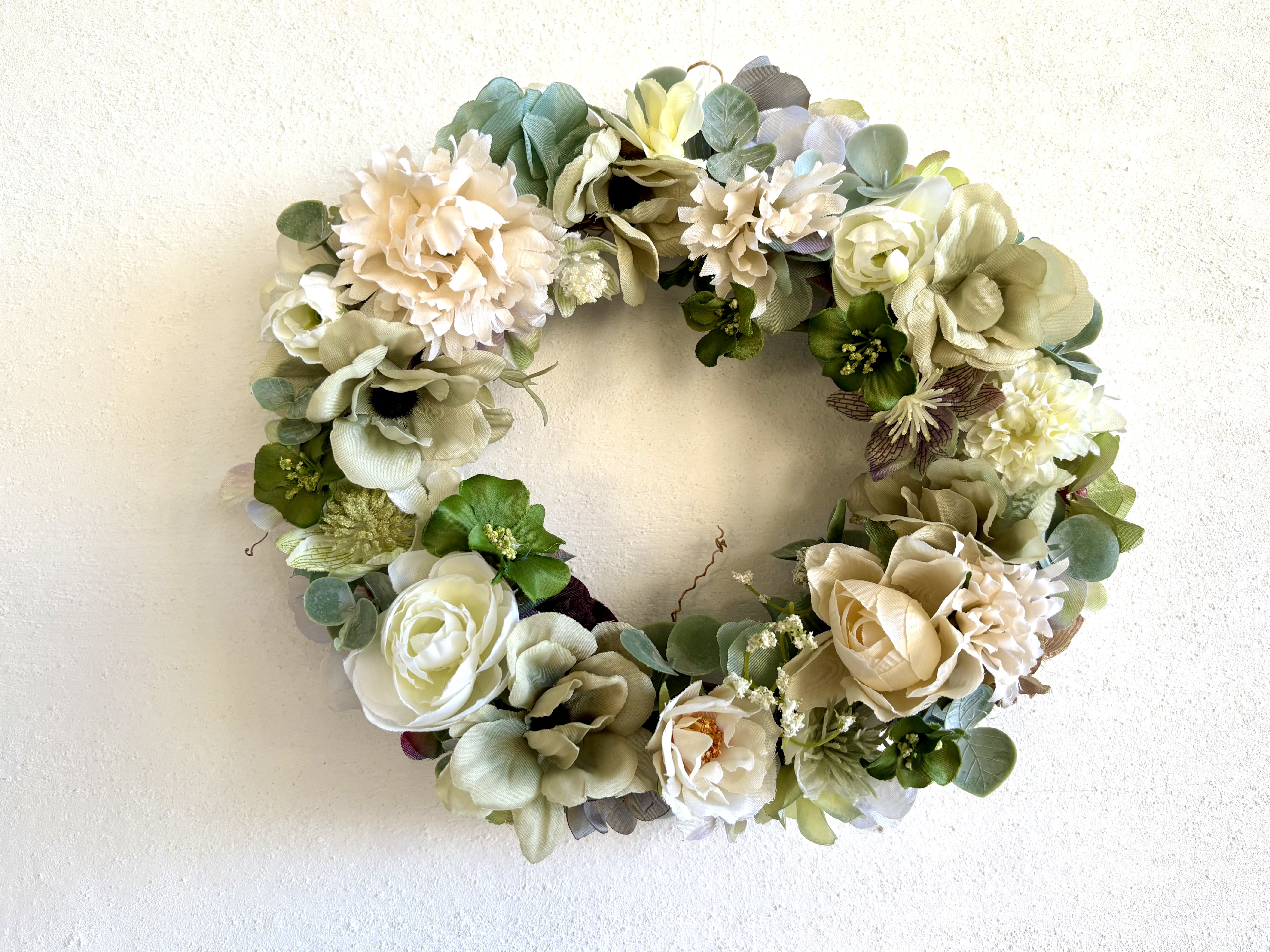 グリーンアネモネとクリームのミニバラの癒しグリーンリース 4,380円