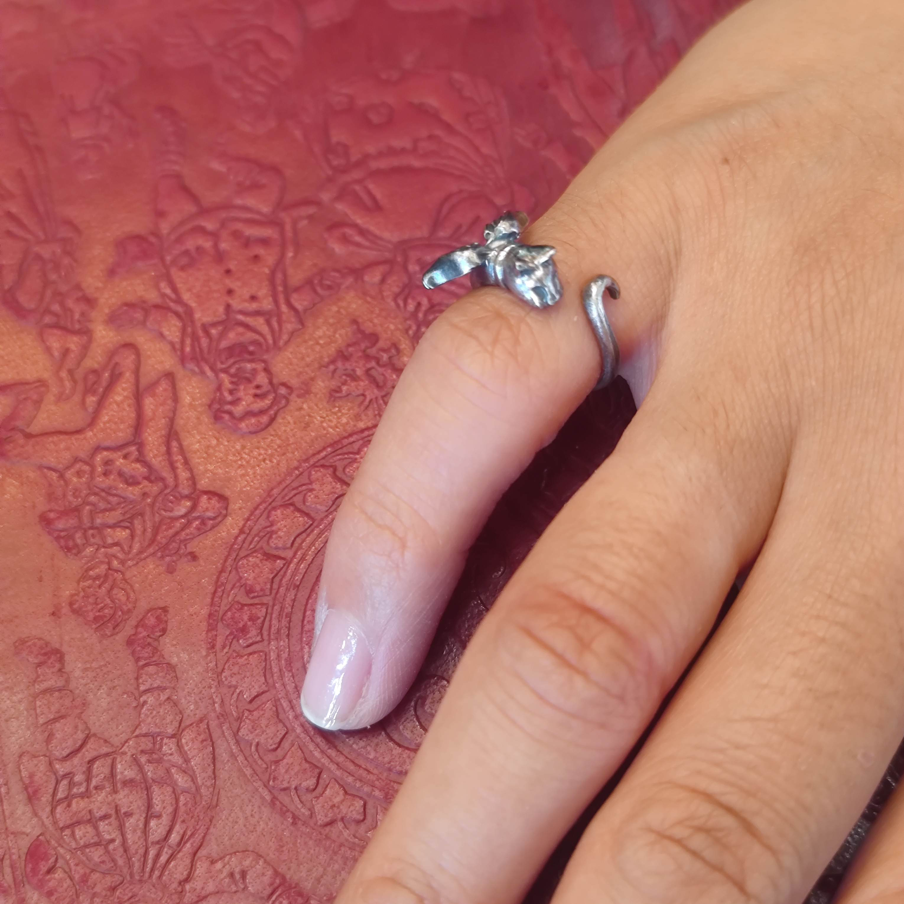 一緒におでかけ羽つき天使の猫リング　フリーサイズ　ユニーク　個性的　面白　つけっぱなし　華奢？　シルバー925　クセつよ