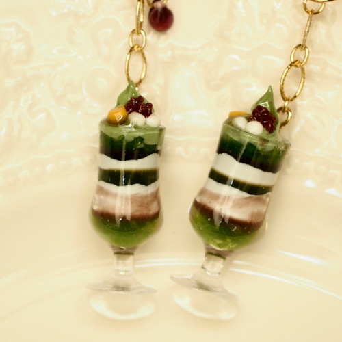 140 ブローチシリーズキラキラワニちゃんハンドメイドピアスorイヤリング