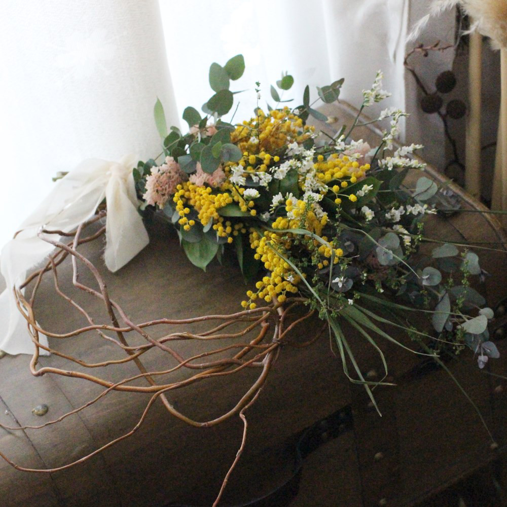 柳とミモザのリース