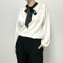 新作再販2025❤前後で結べる2wayリボン︎ バイカラーバルーンスリーブのボウタイブラウス25002AI 2枚目の画像